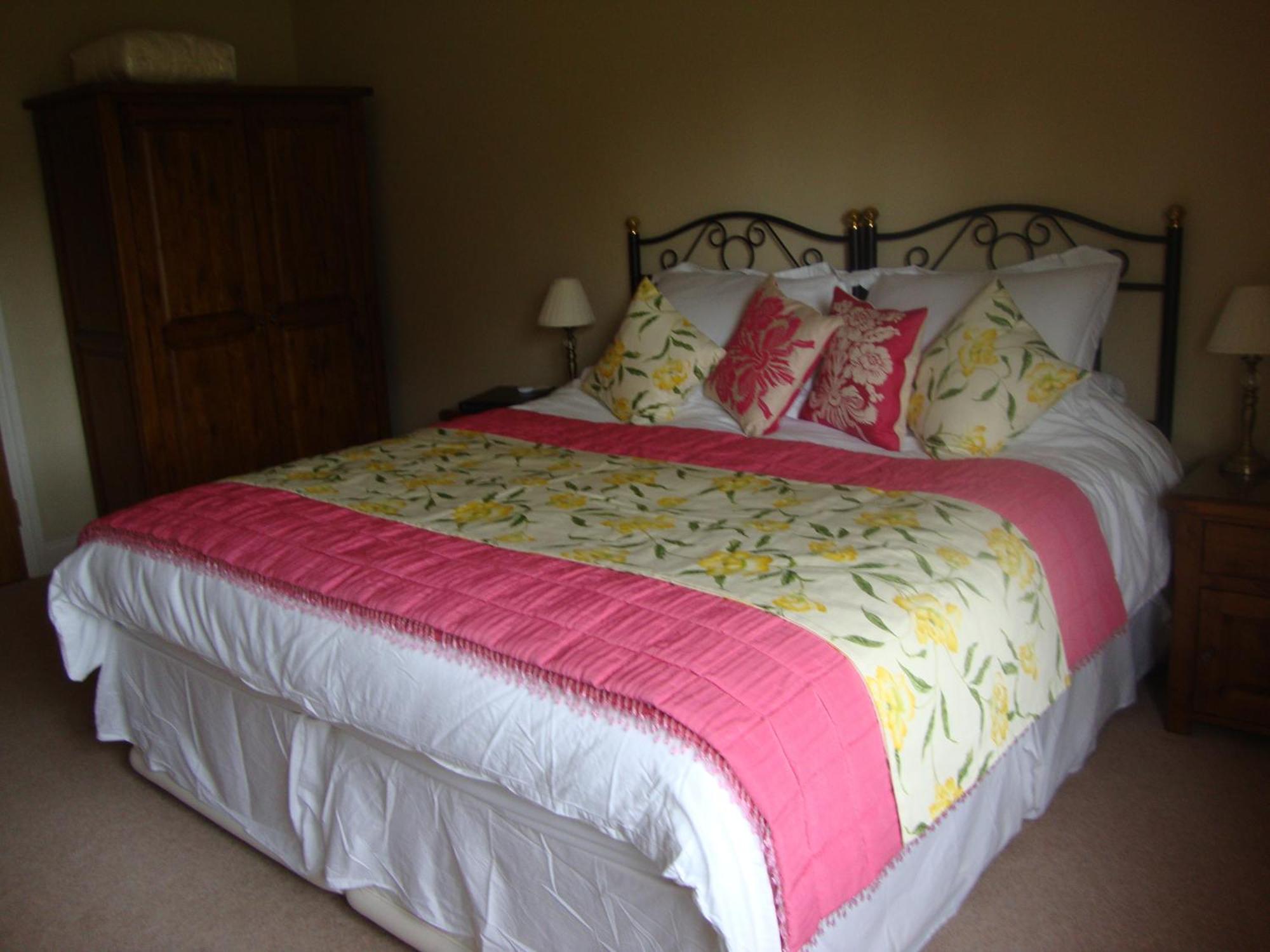 The Paddock Bed & Breakfast Haverfordwest Bagian luar foto